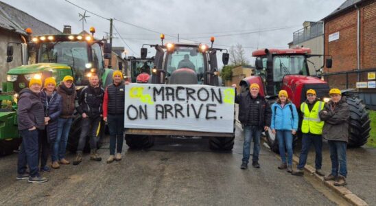 Les agriculteurs francais se rendent a Paris pour protester contre