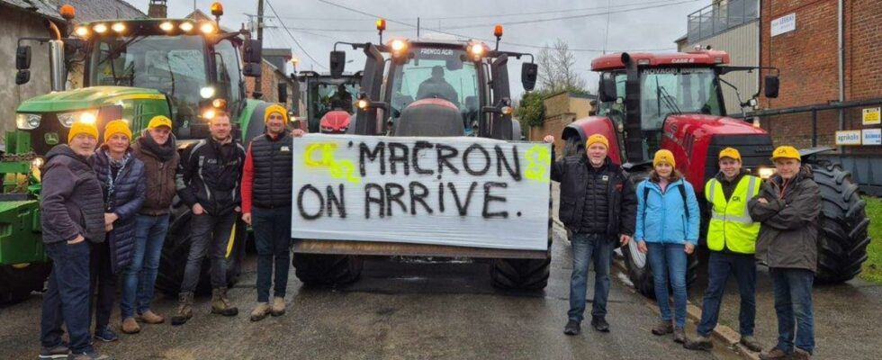 Les agriculteurs francais se rendent a Paris pour protester contre