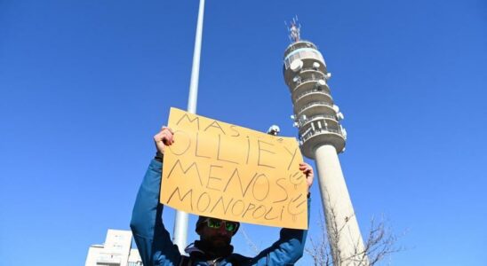 Les habitants dHispanidad protestent contre loperation durbanisme du skate park