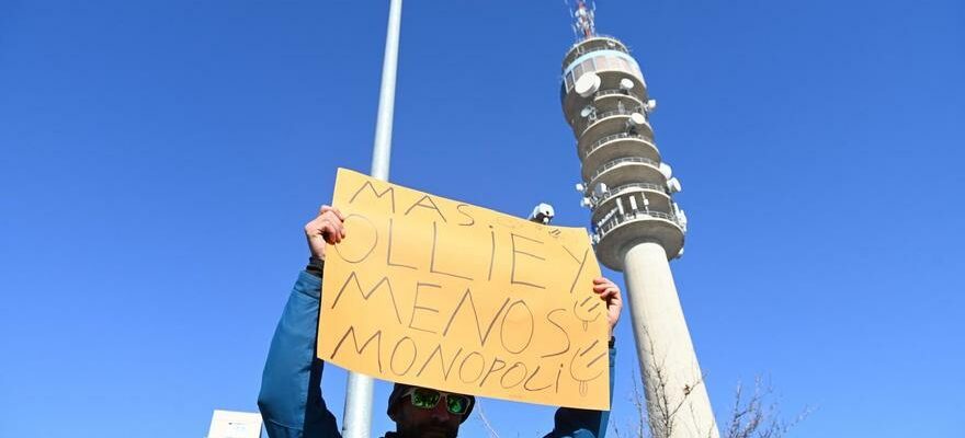 Les habitants dHispanidad protestent contre loperation durbanisme du skate park