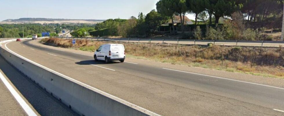 Les travaux de lautoroute qui relie Valladolid a Segovie sont