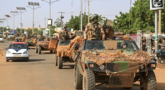 Macron retire ses dernieres troupes de Cote dIvoire