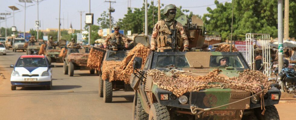 Macron retire ses dernieres troupes de Cote dIvoire