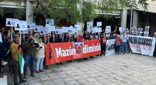 Manifestation a Alicante contre Mazon lors de linvestiture du recteur