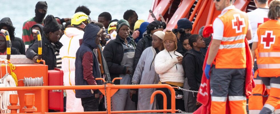 Maritime Rescue sauve deux canoes avec 160 personnes a bord