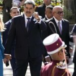 Nicolas Maduro assume sa troisieme presidence sans avoir presente le