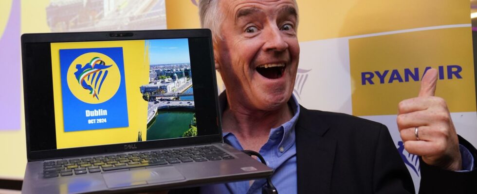 OLeary Ryanair appelle un ministre communiste fou a Bustinduy derriere