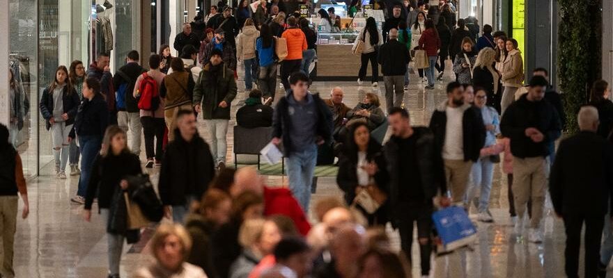 Quatre personnes arretees pour avoir cambriole deux magasins a Puerto