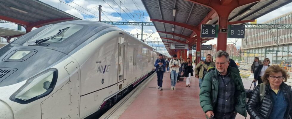 Renfe rapporte que les trains Avril de Talgo sont arretes