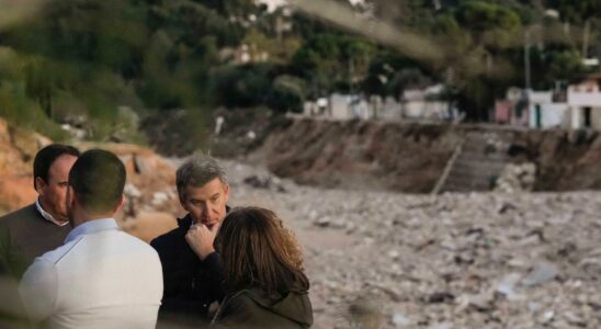 Sanchez avec Franco et Feijoo avec les personnes touchees par