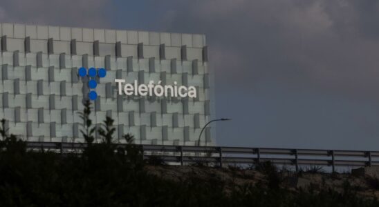 Stc informe la SEC quelle controle deja 997 de Telefonica