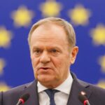 Tusk appelle au rearmement de lEurope pour survivre et accuse