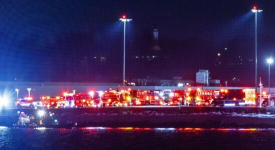 Un avion avec 64 personnes a bord sest ecrase a