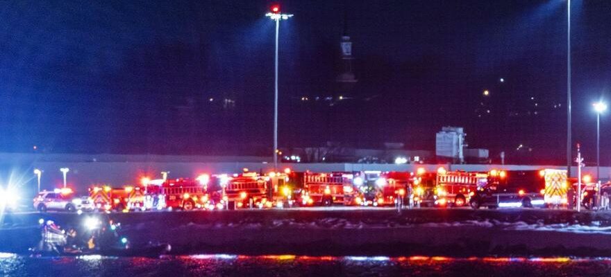 Un avion avec 64 personnes a bord sest ecrase a