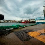 Un navire a amarre sur le port de Burela Lugo