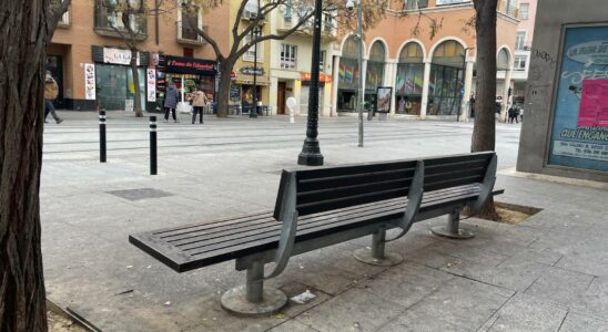 Un sans abri de 51 ans qui dormait sur un banc