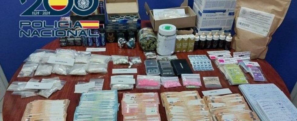 Un vrai supermarche de drogue demonte dans une maison a