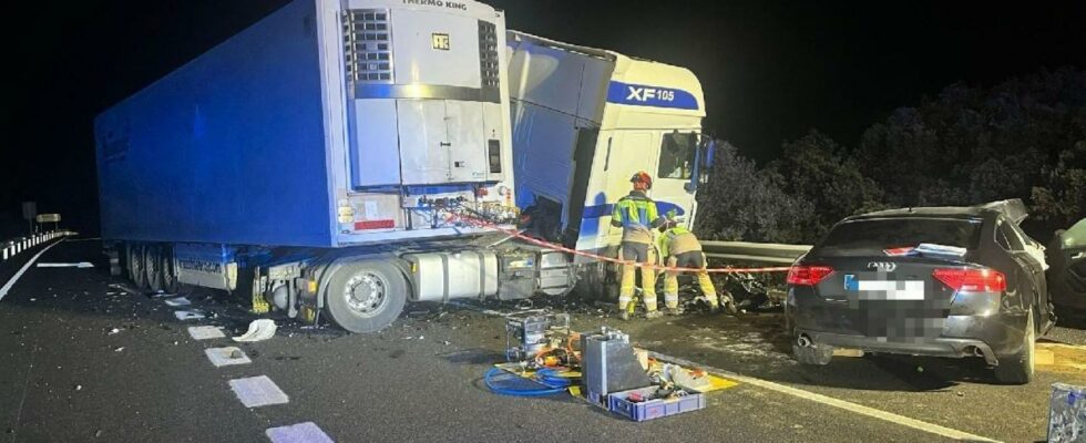 Une femme meurt apres une collision entre une voiture et