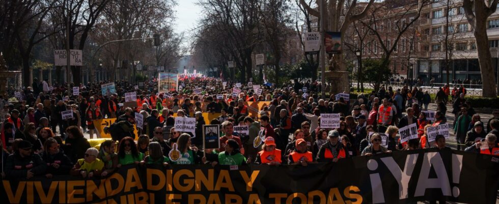 15 000 personnes protestent a Madrid pour linaction des administrations