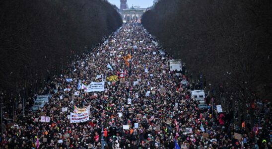 60 000 personnes demandent aux autres parties une clarte de