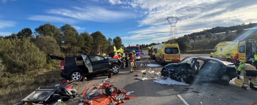 Accident de la circulation aparateux cause par laffrontement frontal entre