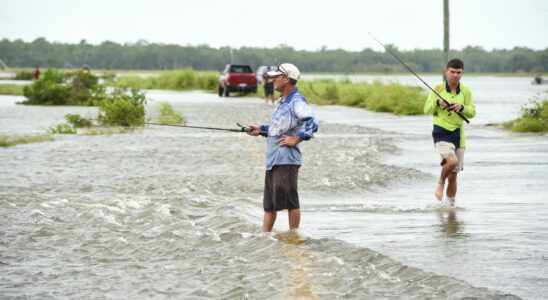 Au moins deux morts pour quelques inondations dune devastation incroyable