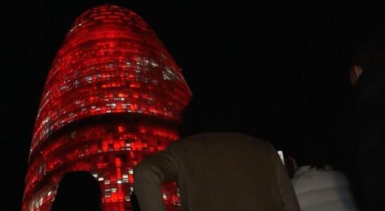 Barcelone illumine le rouge chinois pour celebrer le nouvel an