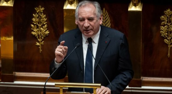 Bayrou prend de loxygene lorsque les deux requetes de censure