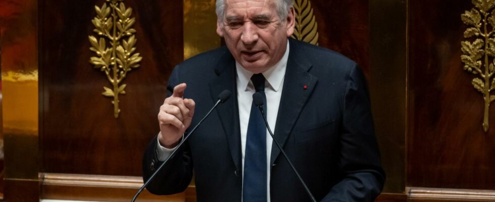 Bayrou prend de loxygene lorsque les deux requetes de censure