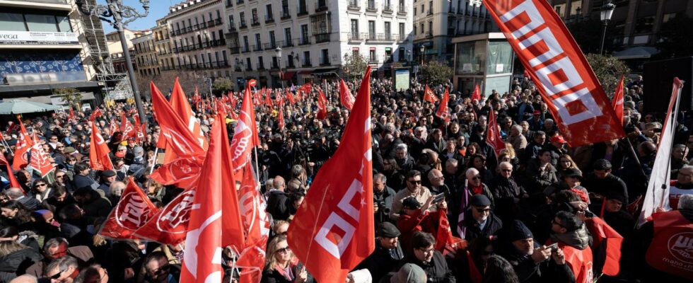 CCOO et UGT accusent le PP du tacticisme et annoncent