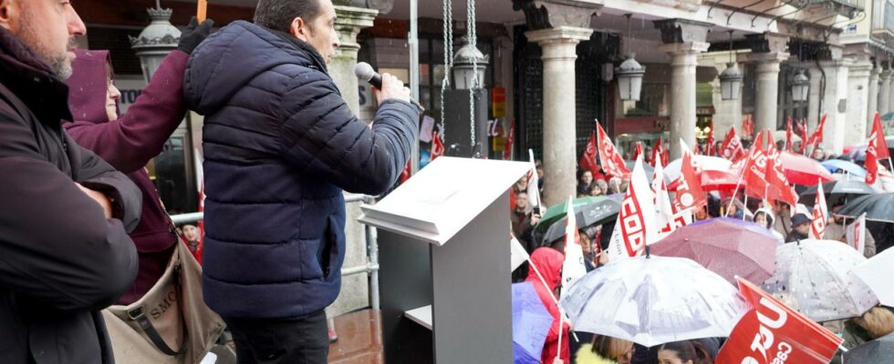 CCOO et UGT se manifestent contre PP et VOX apres