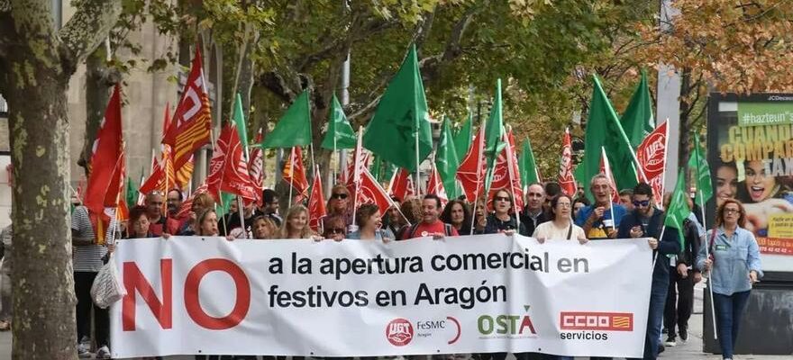 Clamour parmi les travailleurs du commerce de Zaragoza contre louverture