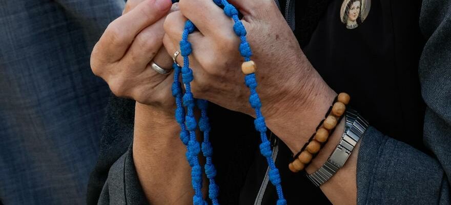 Dans une messe exterieure leglise argentine demande la priere de