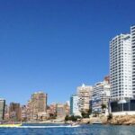 Deux Russes avec des etages dans les tours Benidorm qui