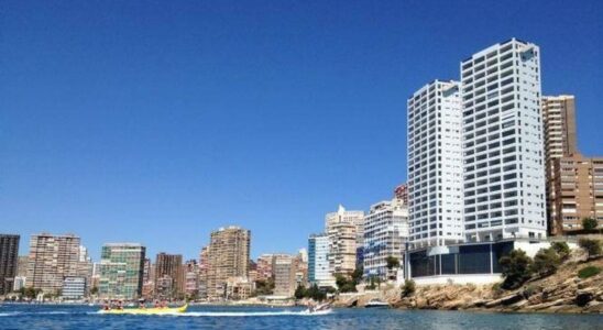 Deux Russes avec des etages dans les tours Benidorm qui