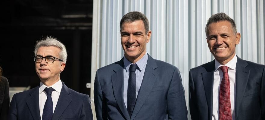 En images Pedro Sanchez visite des installations Novartis dans