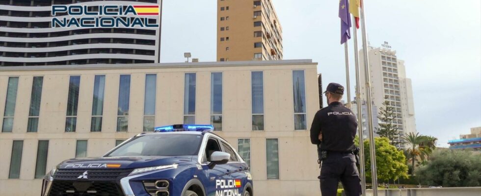 Forme a Benidorm un homme pour acceder au telephone portable