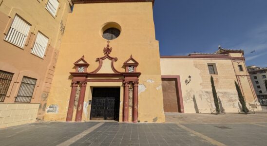 Ils forcent lune des entrees de leglise de Santo Domingo