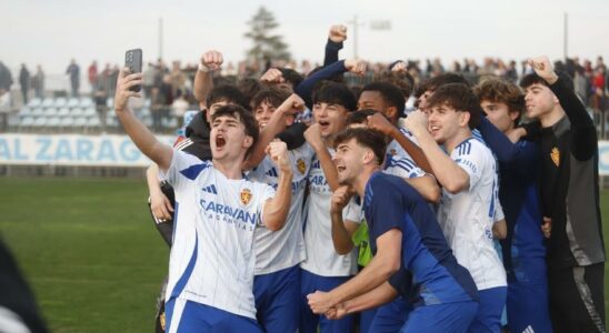 Joy debordant apres la passe du vrai Zaragoza Juvenil au