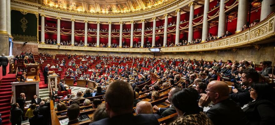 LAssemblee nationale francaise rejette les deux requetes de censure contre