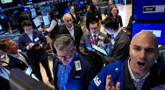 Le Dow Jones perd les 44 000 points traines par