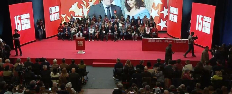 Le PSOE commence son Congres a Madrid avec des images