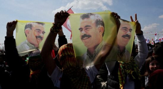 Le chef Kurdo Ocalan annonce la dissolution du PKK apres