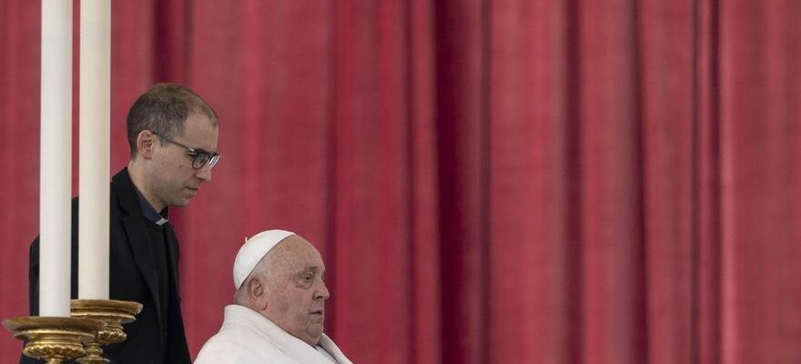 Le pape passe une autre nuit sans choc et se