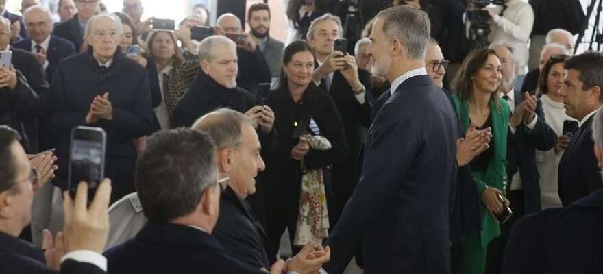 Le roi Felipe VI visite Campello pour la ceremonie denterrement