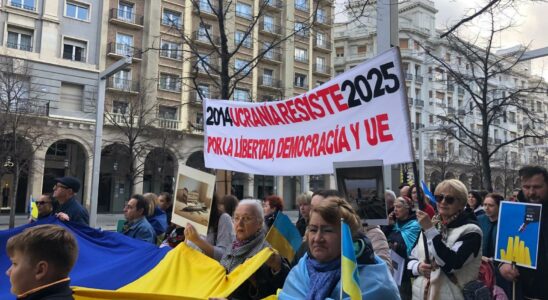 Les manifestants pleurent pour la fin de la guerre de