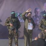 Les milices du Hamas liberent des otages civils offrent a