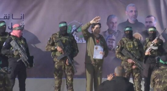 Les milices du Hamas liberent des otages civils offrent a