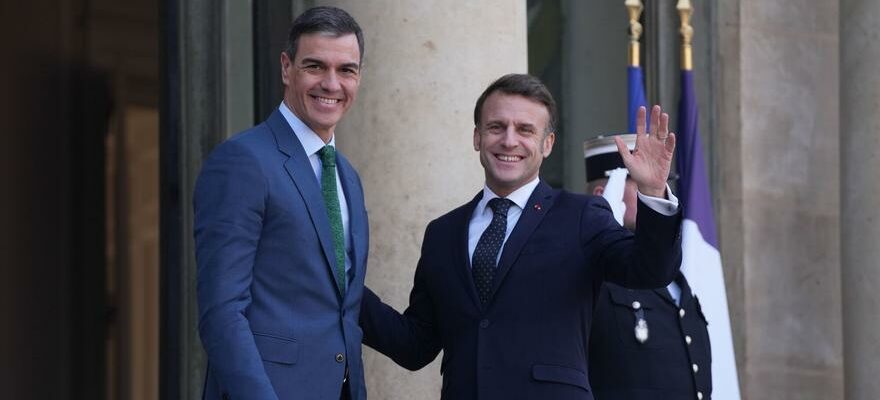 Macron Sanchez Europe Macron recoit Pedro Sanchez a Eliseo