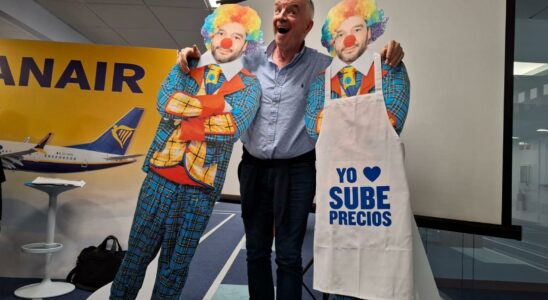 Michael OLeary Ryanair deguise Bustnduy comme un clown et le